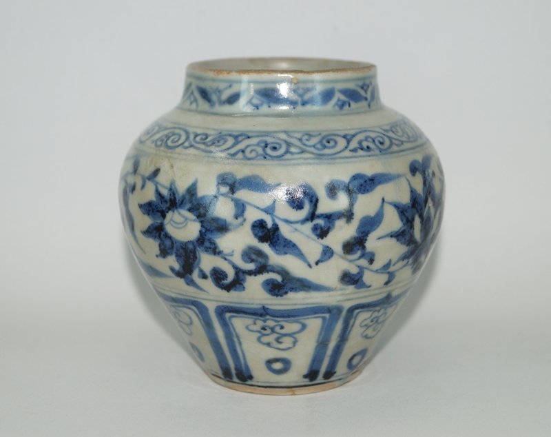 Rare Yuan dynasty Persian blue and white big jar