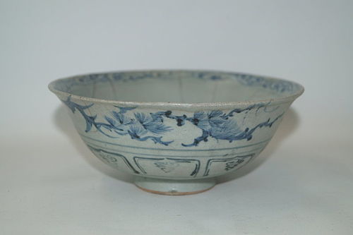 Rare Yuan dynasty blue and white large bowl