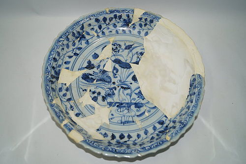 Rare Yuan dynasty blue and white large mandarin duck plate
