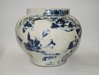 Rare Yuan dynasty blue and white large Guan jar