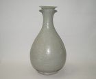 Late Yuan - Early Ming white glaze yuhuchun vase with flower motif