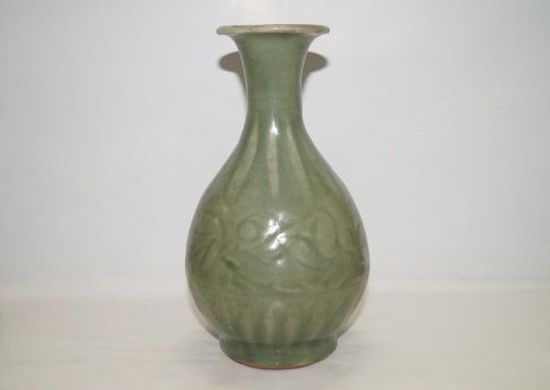 Yuan - early Ming longquan celadon yuhuchun vase