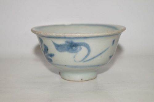 Rare late Yuan - early Ming Hongwu blue and white small bowl