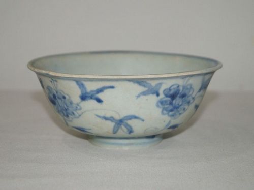 Ming dynasty 15th century blue and white hibiscus bowl
