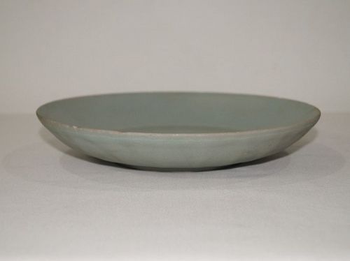 Song dynasty Guan type longquan large lotus shallow dish