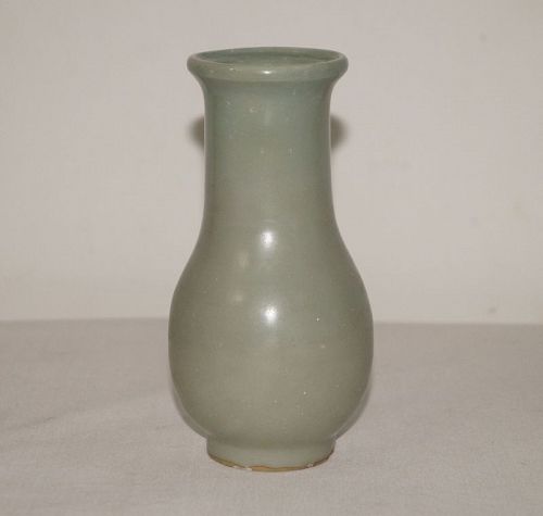 Song dynasty longquan celadon bottle vase
