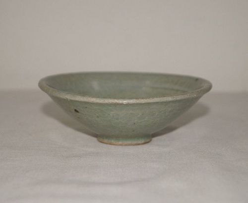 Song dynasty longquan celadon conical bowl