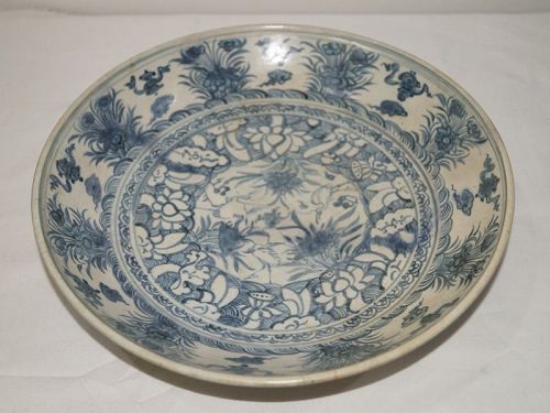 Ming dynasty blue and white large plate (item #1490645)