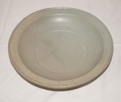 Rare Song dynasty longquan celadon very large dish 30 cm