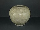 Five dynasty yue yao globular jar