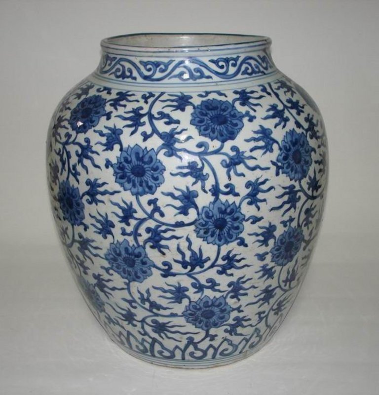 Ming Wanli 16th century blue and white jar