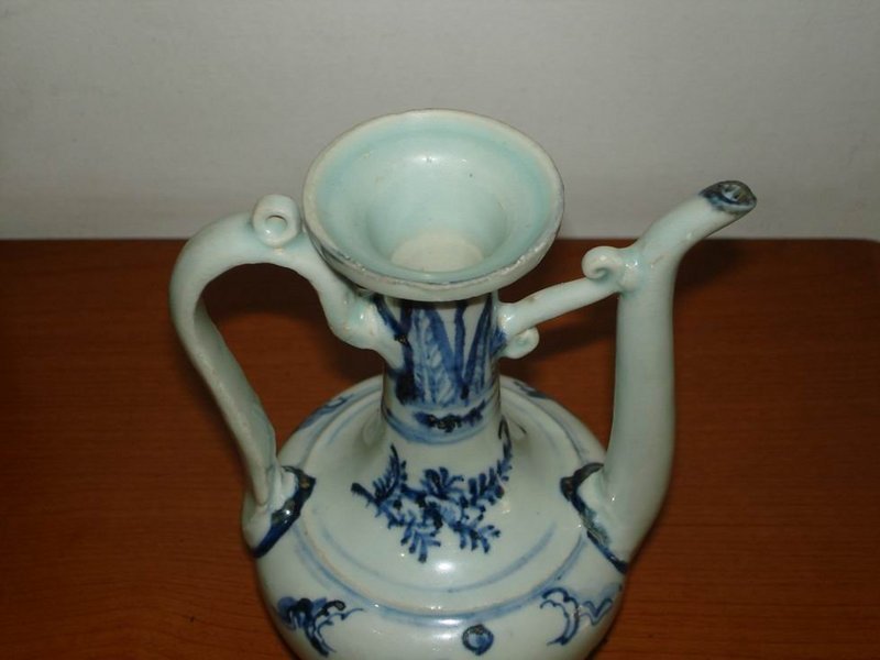 A Ming 15th century interregnum blue and white ewer