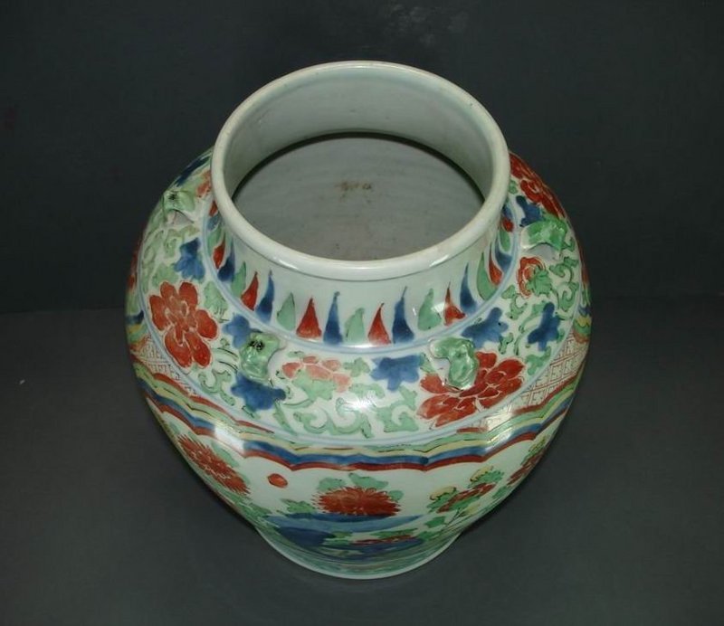 Qing Shunzhi - Kangxi wucai baluster jar