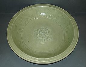 Yuan longquan celadon dish (flower motif)