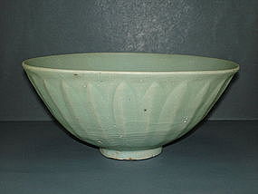 Song dynasty longquan celadon big bowl