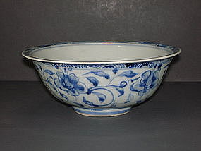 Rare Ming Chenghua blue and white hibiscus bowl