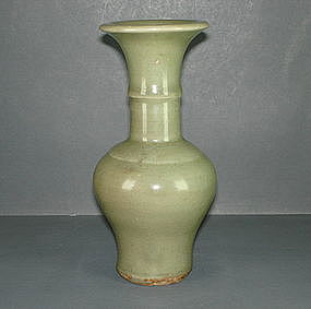 Yuan longquan celadon vase