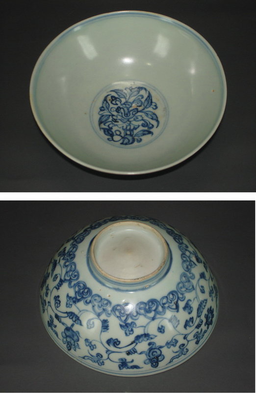 Fine pair of early Ming 15th blue and white bowl