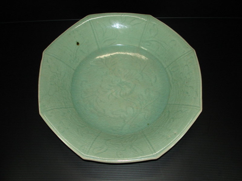 Rare Ming longquan celadon octagonal dish 30 cm