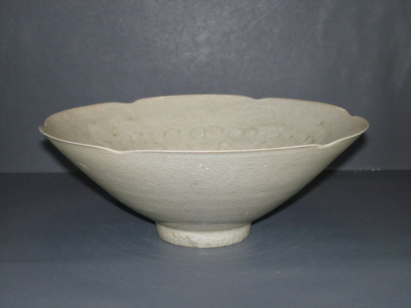 Rare Song dynasty Hutian Qingbai flower shape bowl