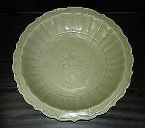 Yuan dynasty longquan celadon large lobbed dish