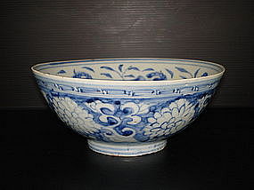 Early Ming blue ground white flower motif large bowl