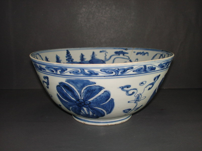 Ming dynasty blue and white large bowl 22.5 cm