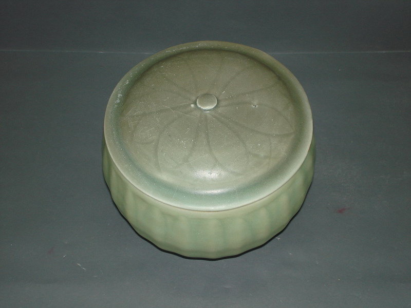 Rare Song longquan celadon alms bowl with cover