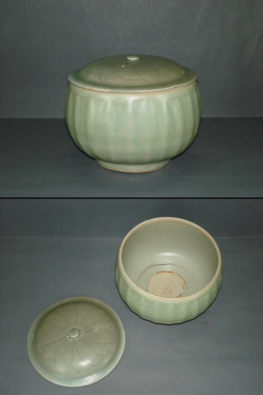 Rare Song longquan celadon alms bowl with cover