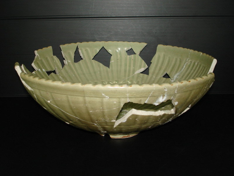 Sample of Yuan longquan celadon huge bowl 33 cm