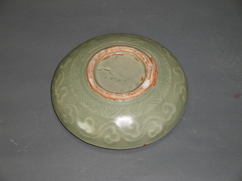 Yuan longquan celadon large cover box