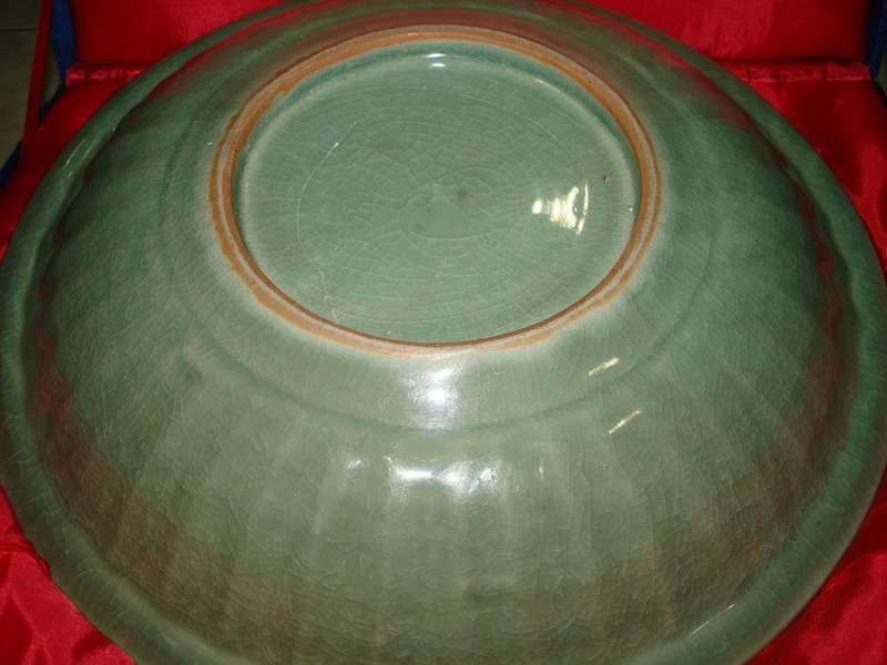 Yuan dynasty longquan celadon large dragon dish 36 cm