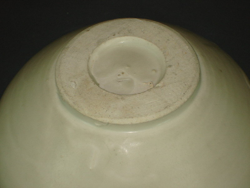 Tang dynasty Xing yao white glaze deep alms bowl