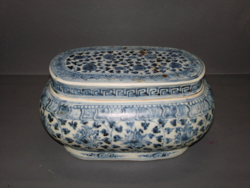 Early Ming 15th century blue and white large brush box