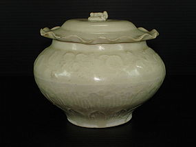 Rare Song dynasty Ding ware white jar with cover