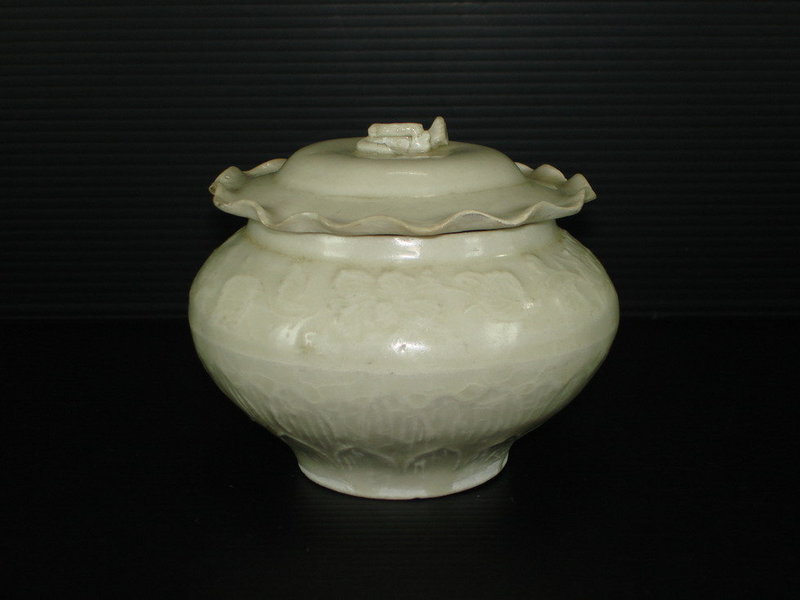 Rare Song dynasty Ding ware white jar with cover