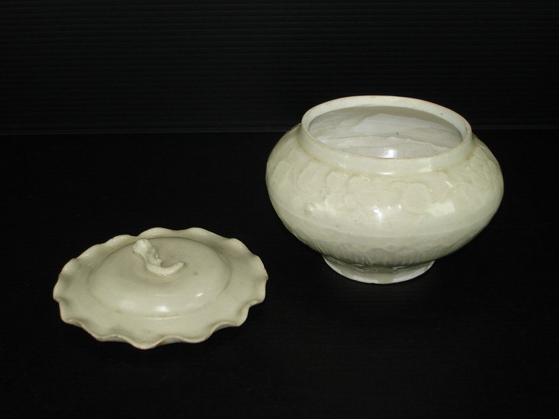 Rare Song dynasty Ding ware white jar with cover