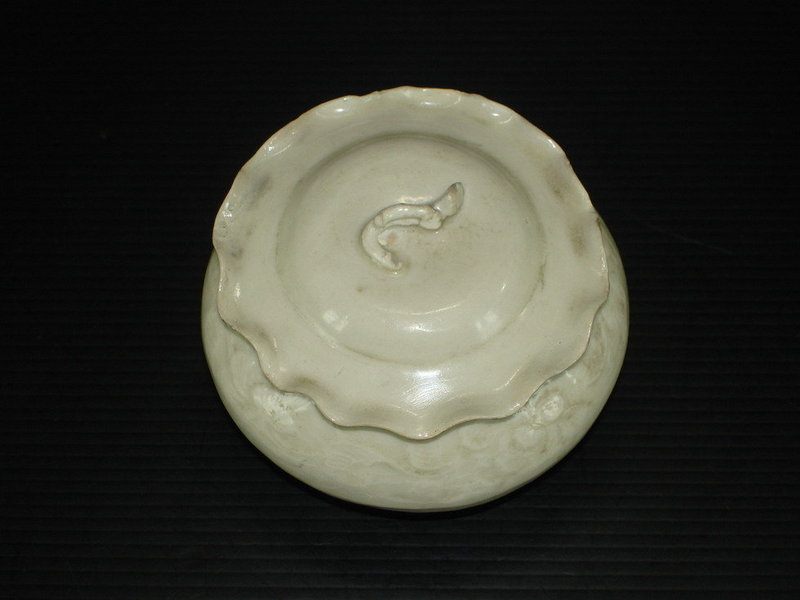 Rare Song dynasty Ding ware white jar with cover