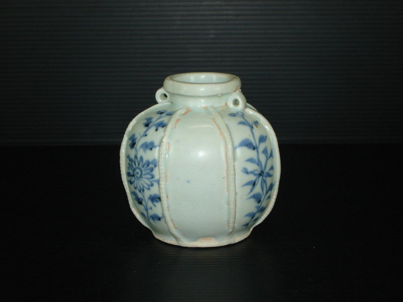 Yuan dynasty blue and white jar with twu lugs