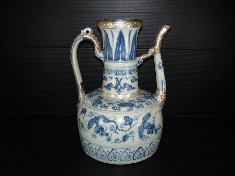 Rare early Ming 15th century blue and white large ewer