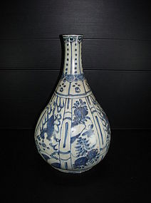 Ming dynasty wanli blue and white large bottle vase