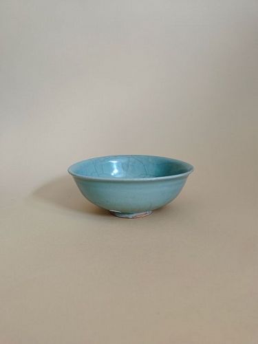 Chinese Yuan or Ming Dynasty longquan celadon bowl