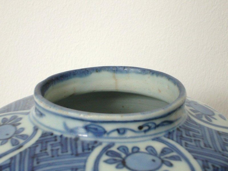Large Wanli B&amp;W Porcelain Jar