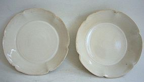 Pair of Song Dingyao Small Dishes