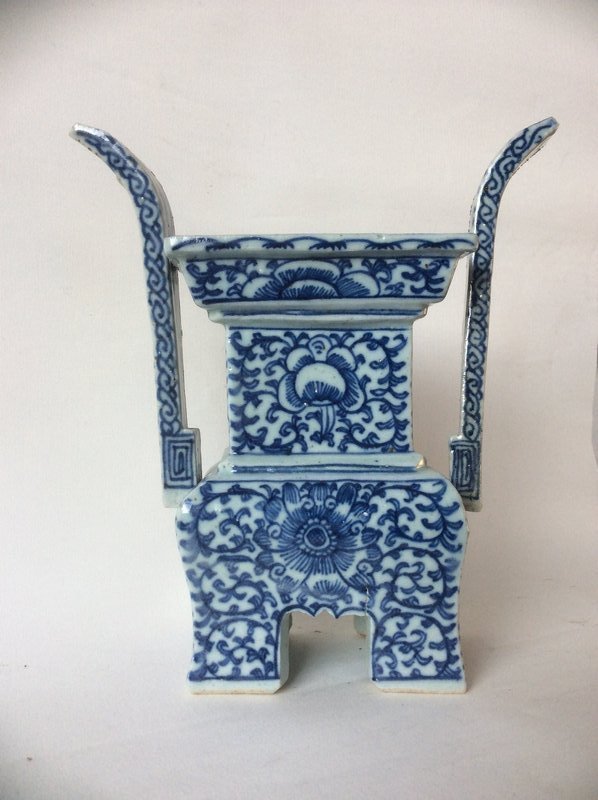 A Matched Qing Dynasty Porcelain Altar Set