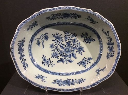 Chinese Export  B&W Serving Dish Qianlong