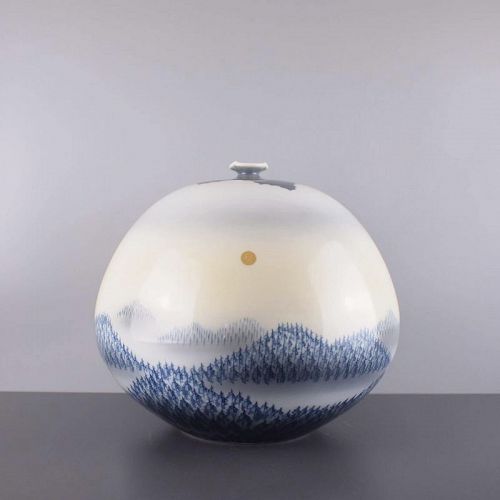 Arita Porcelain Fujii Shumei Flower Vase
