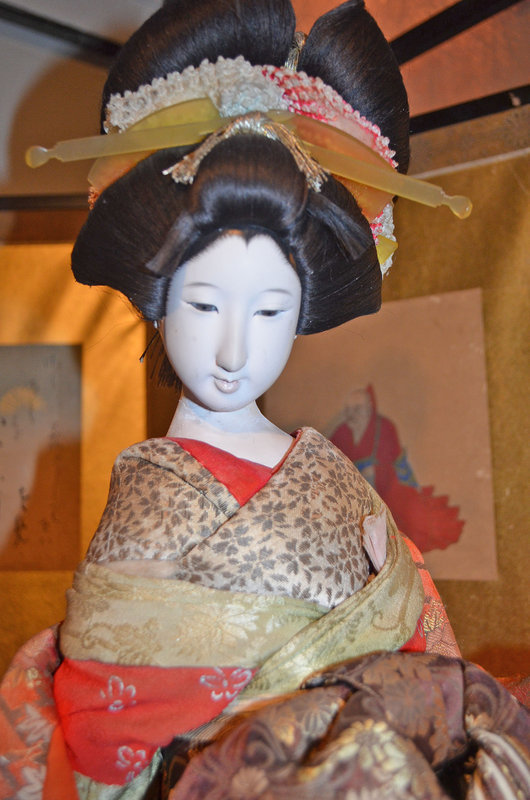 Meiji Period Oiran Courtesan and Attendant Dolls