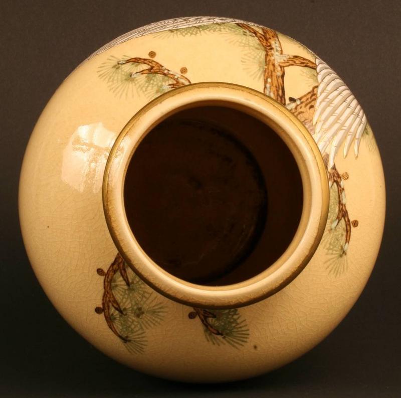 Beautiful Japanese Satsuma Vase with Theme of Dignity