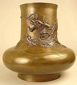 Exquisite Antique Japanese Bronze Dragon Vessel